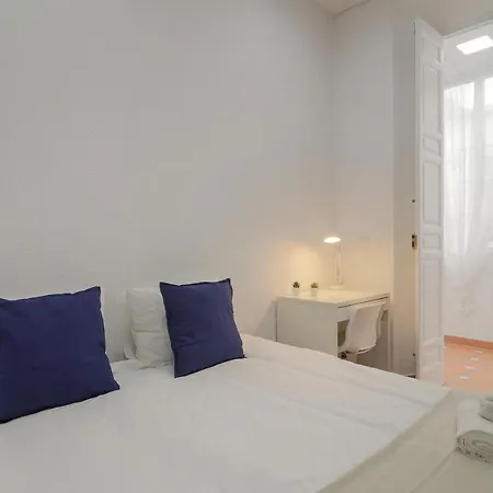 C67 - Shiny 6 Bedrooms In Plaza De La Merced Málaga